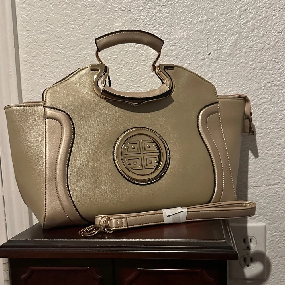 Women's Metallic Gold Tote Bag new with tags,free giveaway - Picture 4 of 6